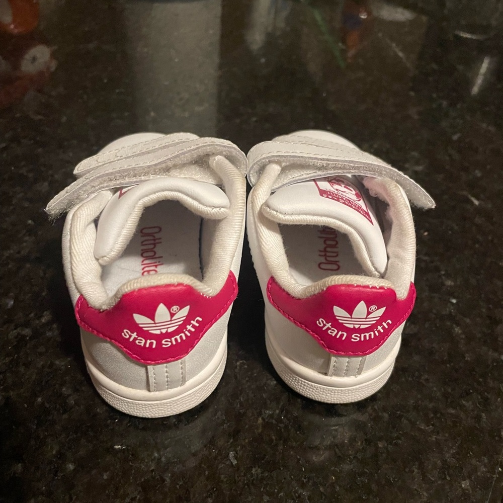 Stan Smith Kids Adidas. Color: Raspberry. Size: US 5K. Unisex.